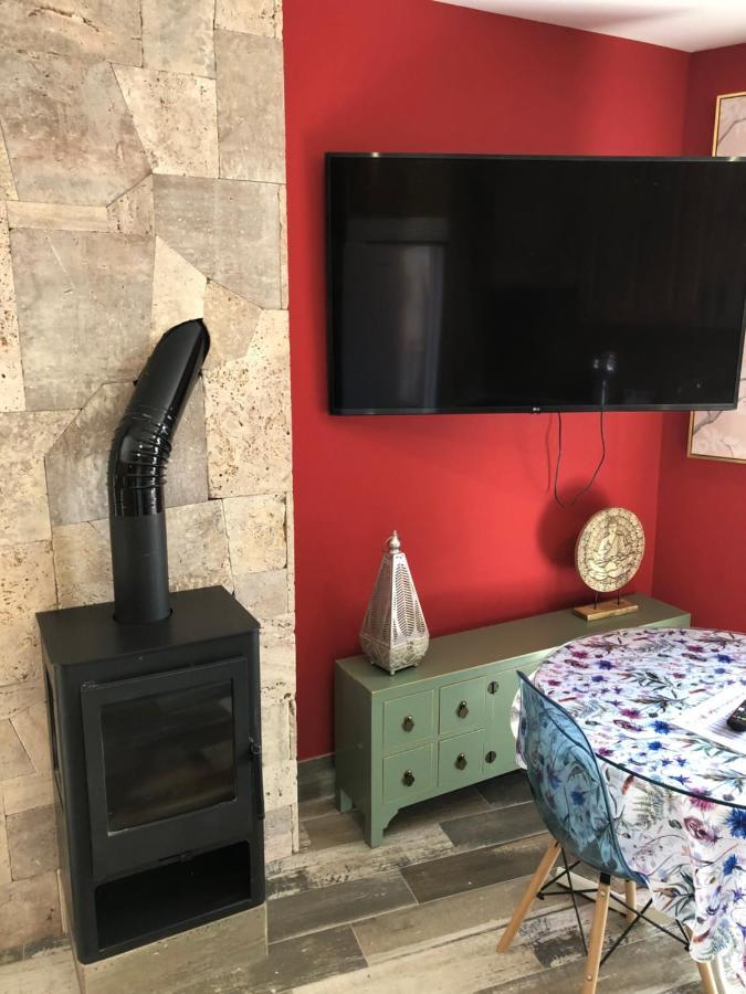 Apartamentos Deluxe Con Jacuzzi O Chimenea Love For Two Collado Mediano Luaran gambar
